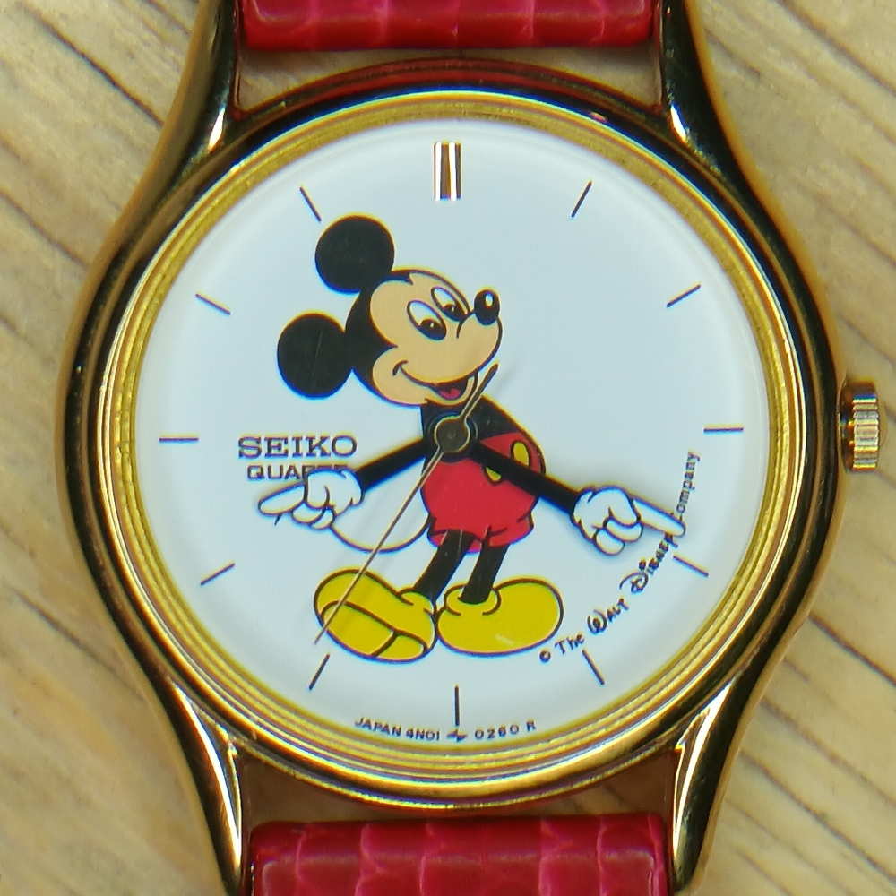 X RARE Seiko Ladies Mickey Mouse watch. 25mm Gold tone case 3 hand movement.